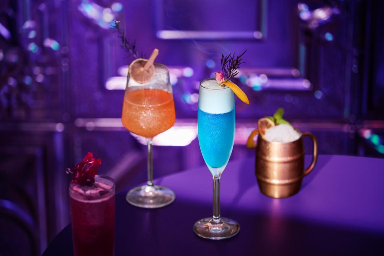 Tai Urban Resort Гаосюн Экстерьер фото Cocktails at the bar