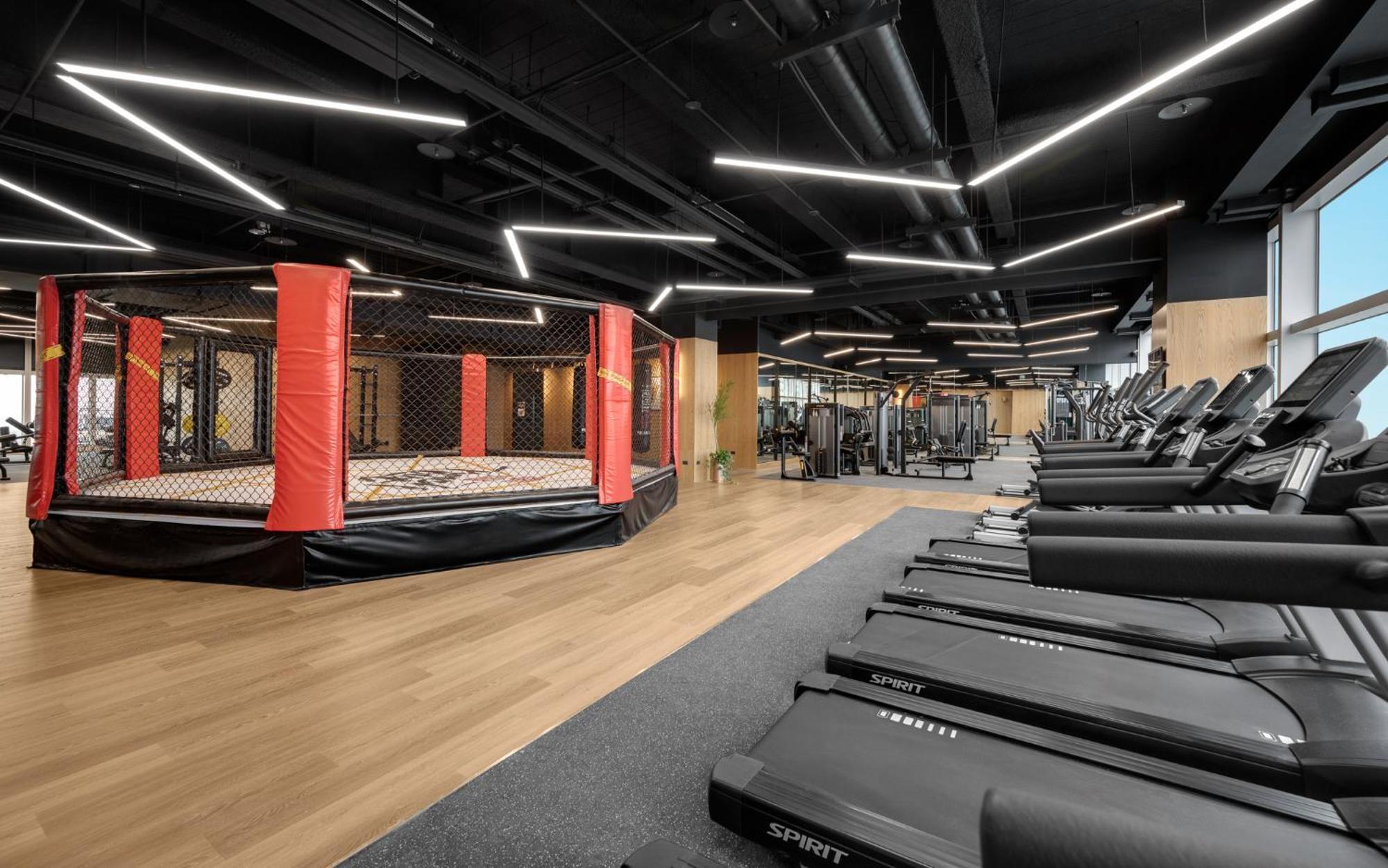 Tai Urban Resort Гаосюн Экстерьер фото The gym at the hotel